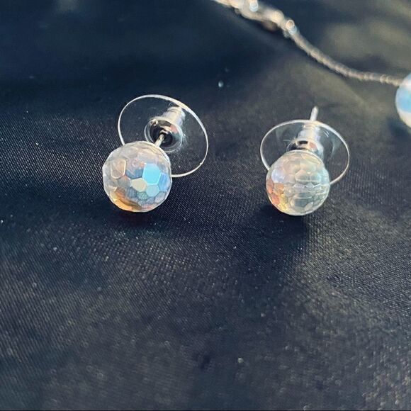 NWOT Pretty Aurora Borealis Necklace and Earring Set - Picture 9 of 11